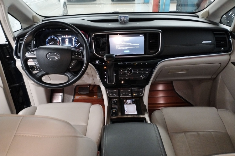 广汽传祺 传祺M8 2018款 320T 旗舰版中控内饰7002