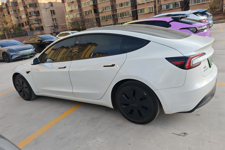 特斯拉 Model 3 2023款 后轮驱动版车身外观4