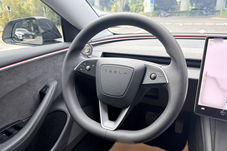 特斯拉 Model 3 2023款 长续航全轮驱动版中控内饰7008