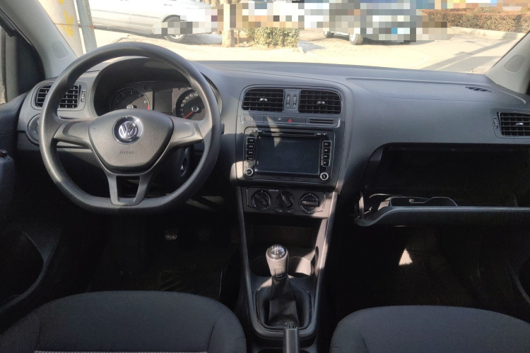 大众 Polo 2016款 1.4L 手动风尚型中控内饰12