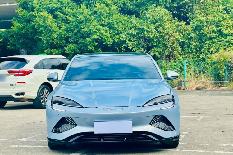 比亚迪 海豹 2022款 550km 标准续航后驱版尊贵型车身外观2