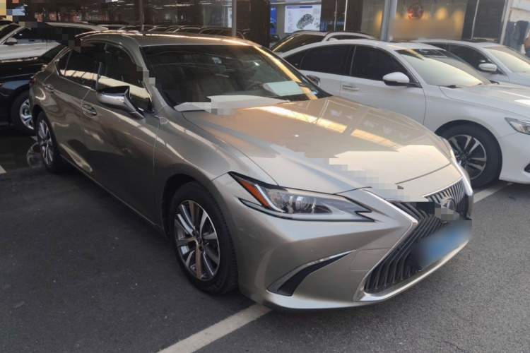 雷克萨斯ES 2018款 300h 卓越版 国V车身外观3