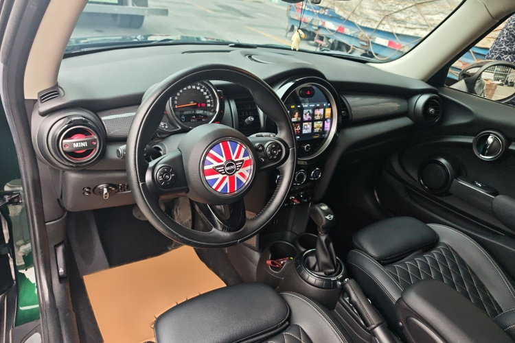MINI 2016款 1.5T COOPER中控内饰7002