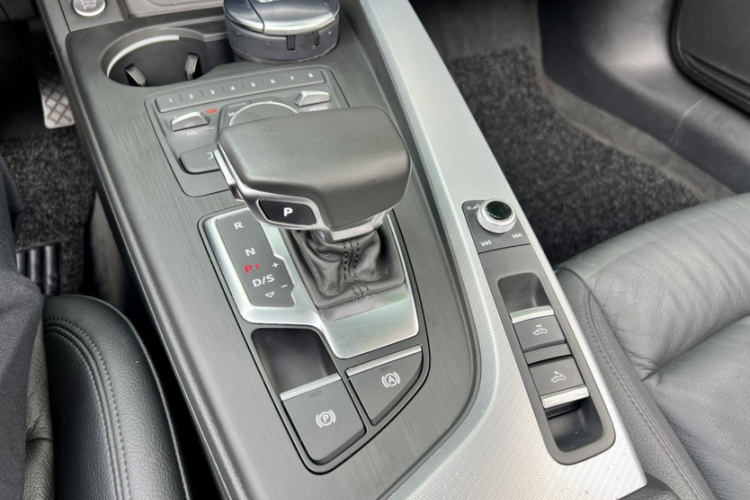 奥迪A5 2017款 Cabriolet 40 TFSI 时尚型中控内饰7004