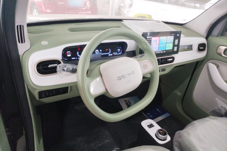 吉利银河 2025款 210km 熊猫骑士中控内饰7002