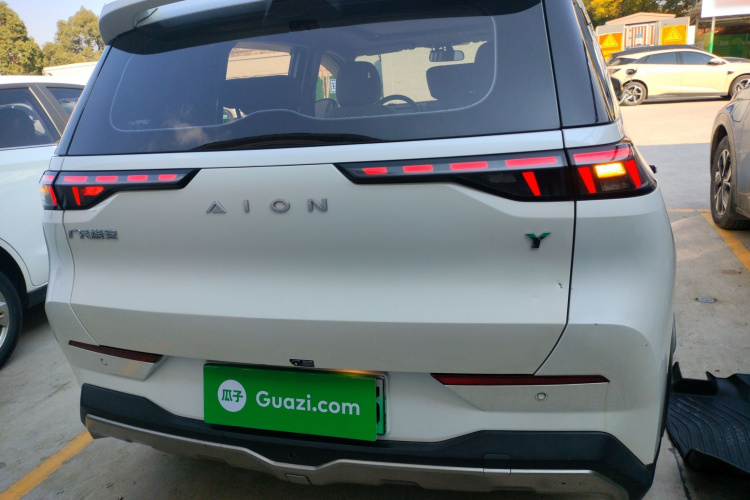 埃安 AION Y 2022款 70 智领版 磷酸铁锂车身外观6