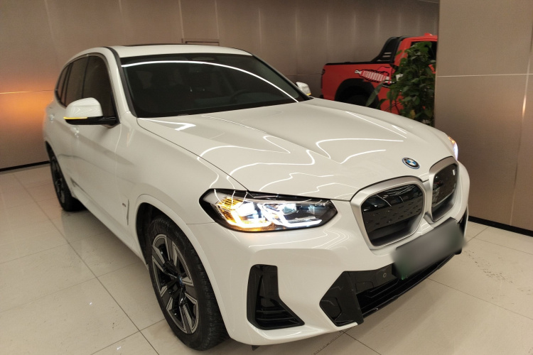 宝马iX3 2024款 领先型车身外观3