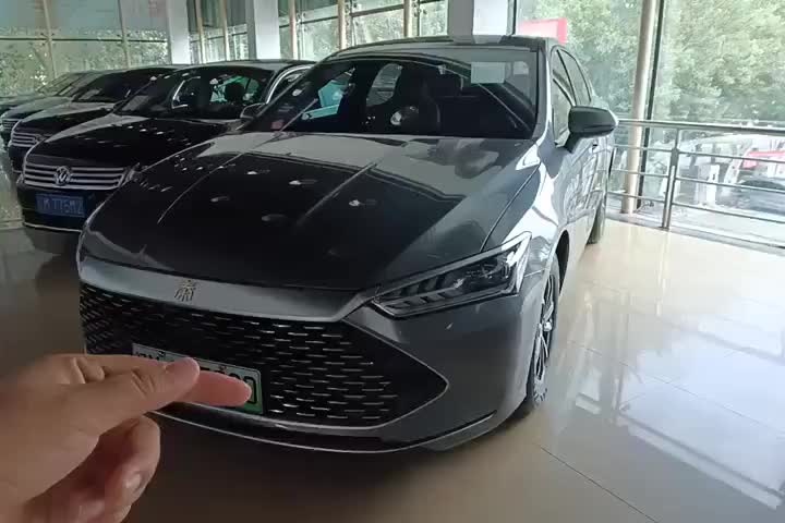 比亚迪 秦PLUS 2024款 荣耀版 DM-i 55KM领先型实拍1
