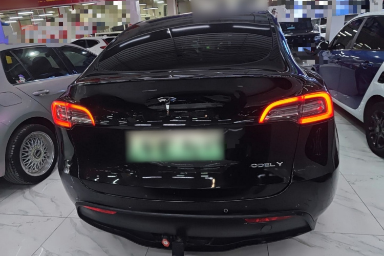 特斯拉 Model Y 2022款 改款 后轮驱动版车身外观6