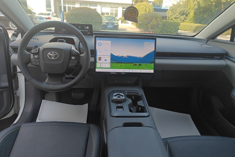 丰田bZ5 2025款 550 PRO智行版中控内饰12