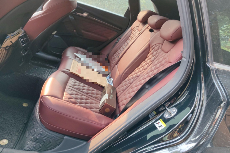 奥迪Q5L 2022款 40T 豪华动感型中控内饰21