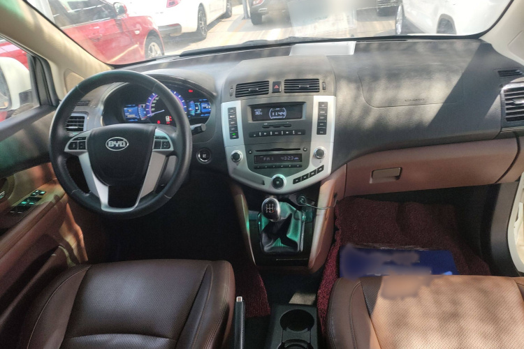 比亚迪S6 2014款 2.0L 手动豪华型 5座中控内饰7013