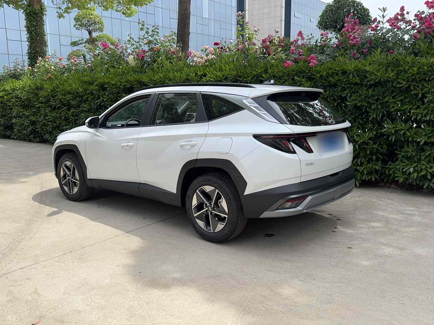 现代 2025款 途胜L 1.5T 精英版(4)
