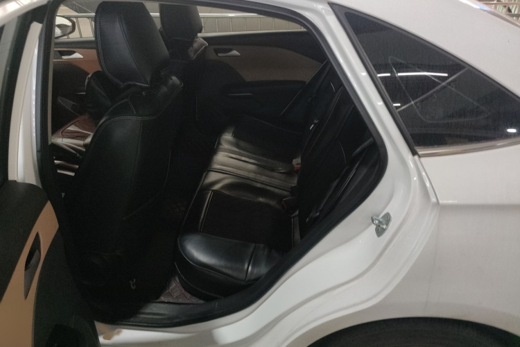 雪佛兰 科鲁泽 2022款 320 自动悦享天窗版中控内饰7004