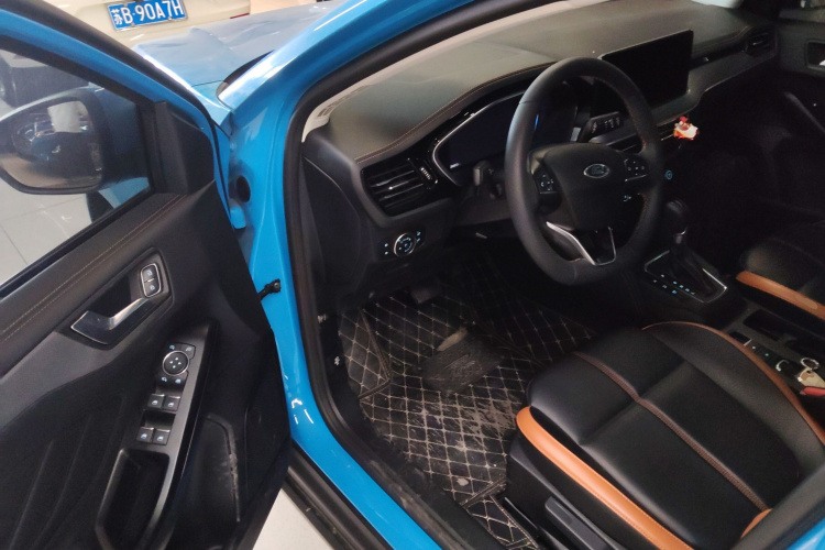 福特 福克斯 2022款 两厢 EcoBoost 180 自动竞速版中控内饰20