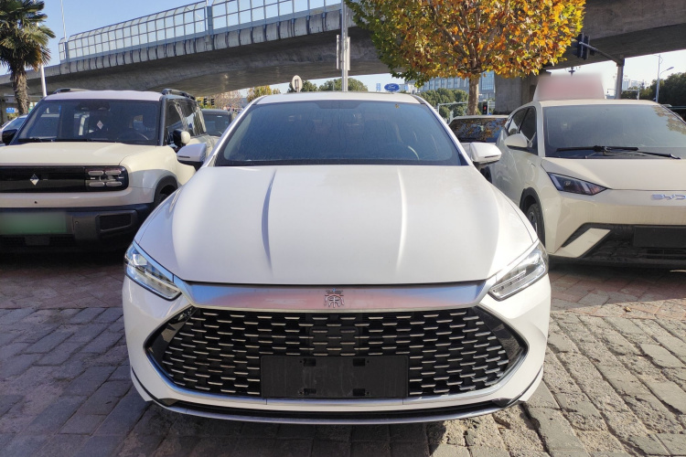 比亚迪 秦PLUS 2023款 冠军版 DM-i 120KM领先型车身外观2