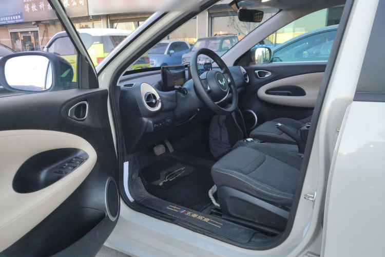 五菱汽车 五菱缤果 2023款 203km 轻享款中控内饰20