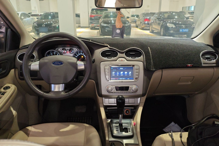 福特 福克斯 2013款 两厢经典 1.8L 自动时尚型中控内饰7002