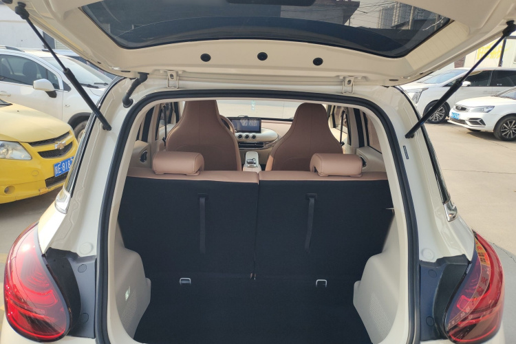 五菱汽车 五菱缤果 2025款 333km 灵犀互联款机舱底盘23