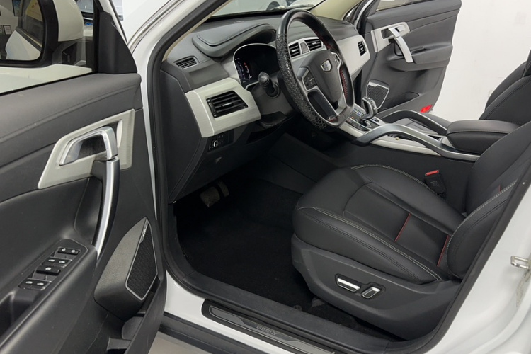 吉利汽车 博越 2020款 1.8TD DCT两驱智联型4G互联版中控内饰7004