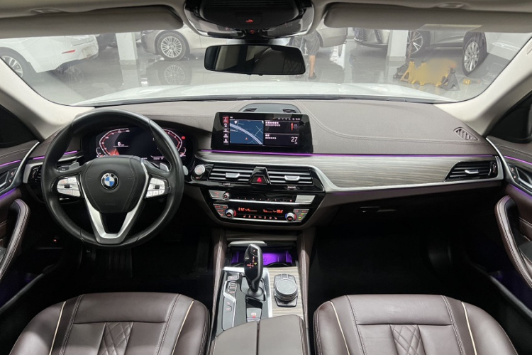 宝马5系 2020款 530Li 领先型 豪华套装中控内饰7011