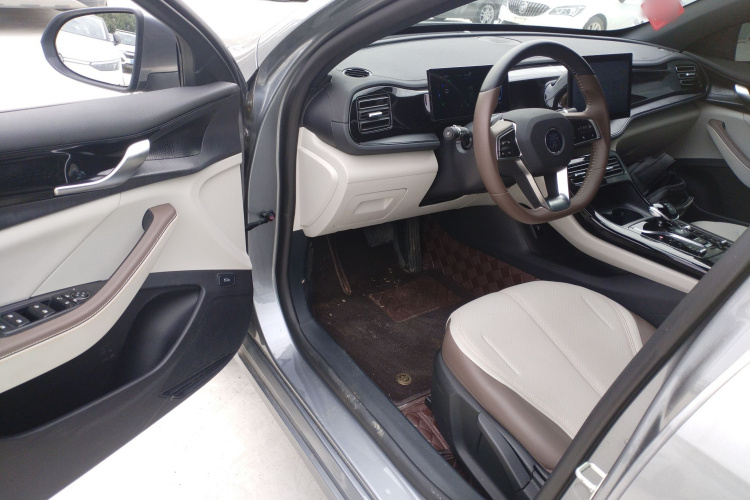 比亚迪 秦PLUS 2023款 冠军版 DM-i 55KM领先型中控内饰20