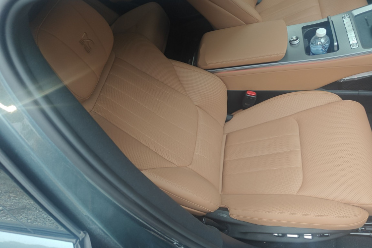 比亚迪 汉L 2025款 DM-p 四驱激光雷达旗舰型局部细节41