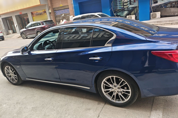 英菲尼迪Q50L 2016款 2.0T 进取版车身外观4