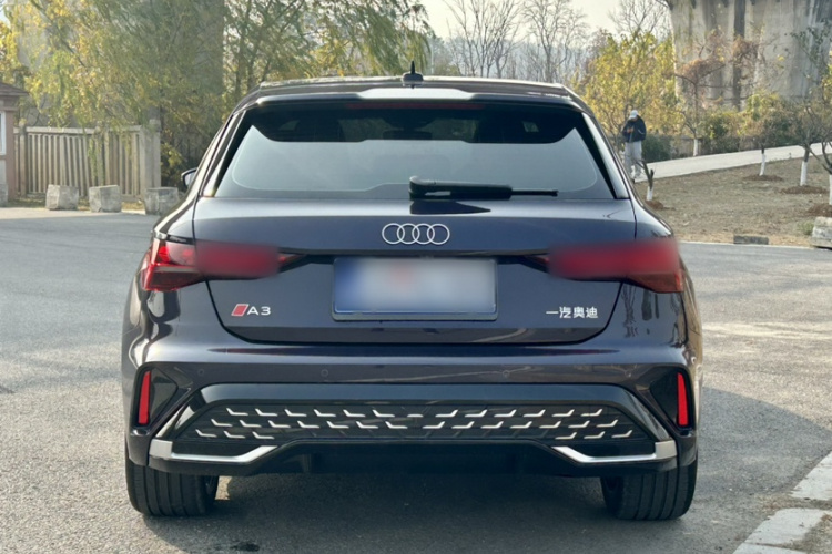 奥迪A3 2025款 Sportback 35TFSI 飞驰尊享型车身外观6006