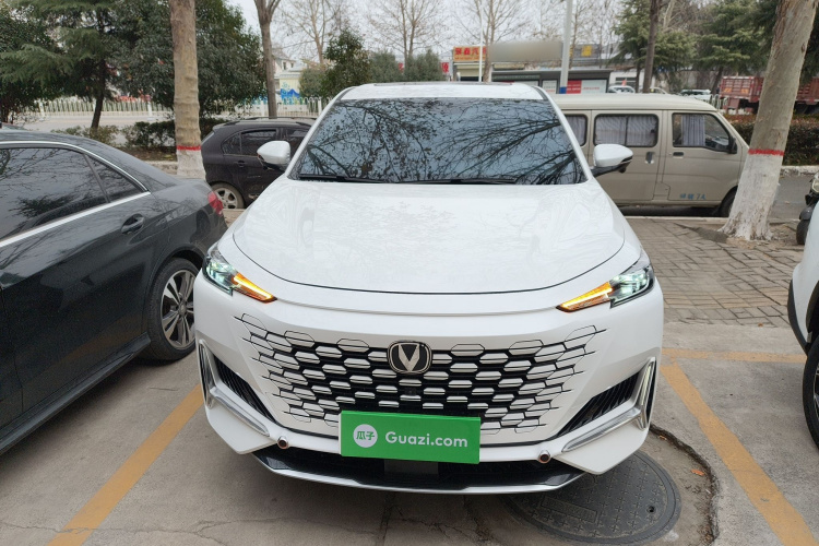 长安UNI-K 2023款 2.0T 两驱悦领型车身外观2