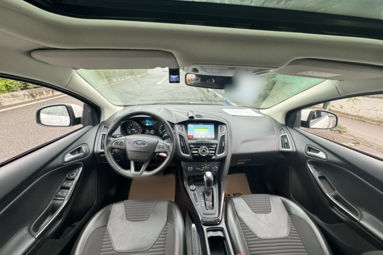 福特 福克斯 2018款 两厢经典 1.6L 自动风尚型智行版车身外观6003