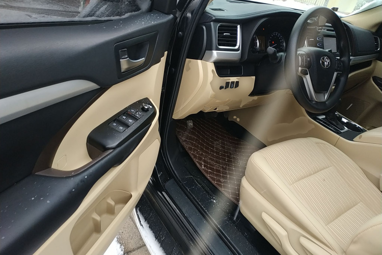 丰田 汉兰达 2018款 2.0T 两驱精英版 7座 国VI中控内饰7003