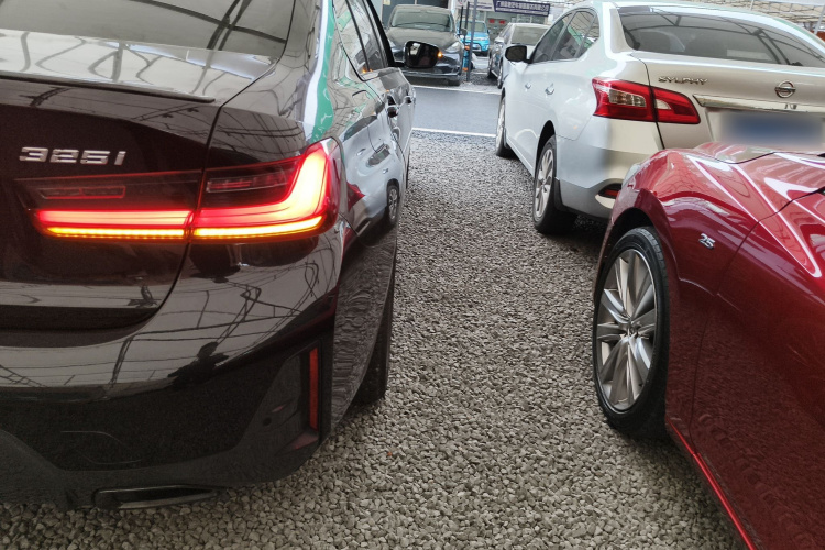 宝马3系 2024款 325i M运动曜夜套装车身外观6001