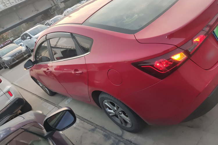 名爵 锐行 2016款 1.5L 自动超值豪华版车身外观4