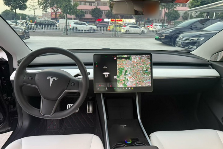 特斯拉 Model 3 2020款 改款 长续航后轮驱动版中控内饰7001