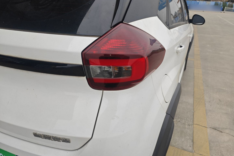 奇瑞 瑞虎3X 2021款 钻石版 1.5L CVT 3克拉II型车身外观9