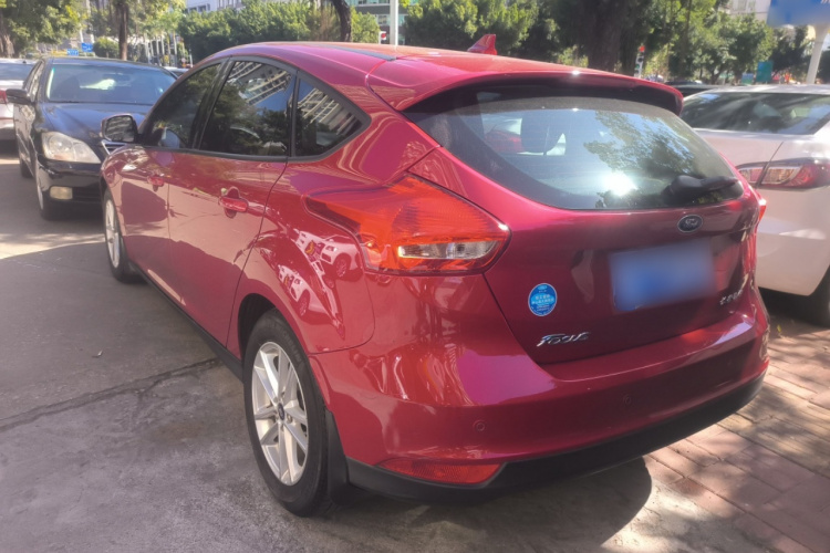 福特 福克斯 2018款 两厢经典 1.6L 自动风尚型智行版车身外观4