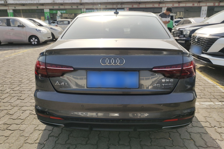 奥迪A4L 2022款 45 TFSI quattro 臻选动感型车身外观6004