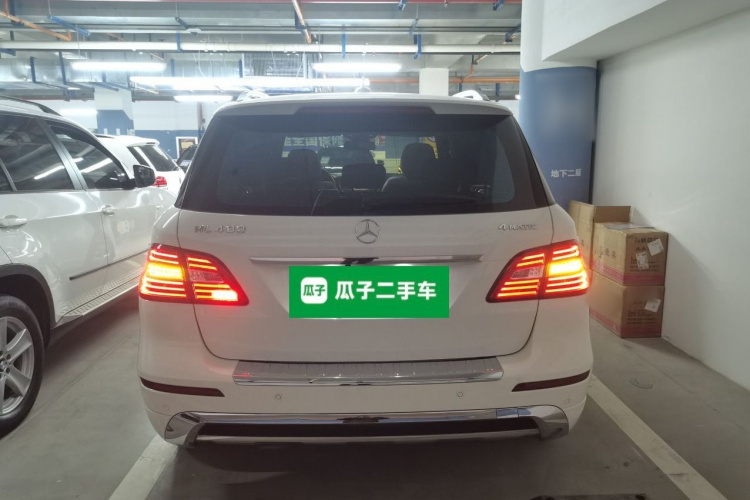 奔驰M级 2014款 ML 400 4MATIC动感型车身外观6