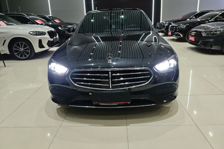 奔驰C级 2022款 C 260 L车身外观2