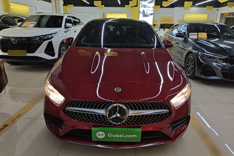 奔驰A级 2020款 改款 A 180 L 运动轿车特殊配置车身外观2