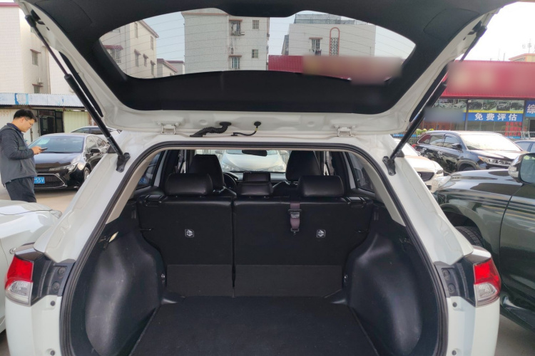 丰田 卡罗拉锐放 2022款 2.0L 先锋版局部细节23