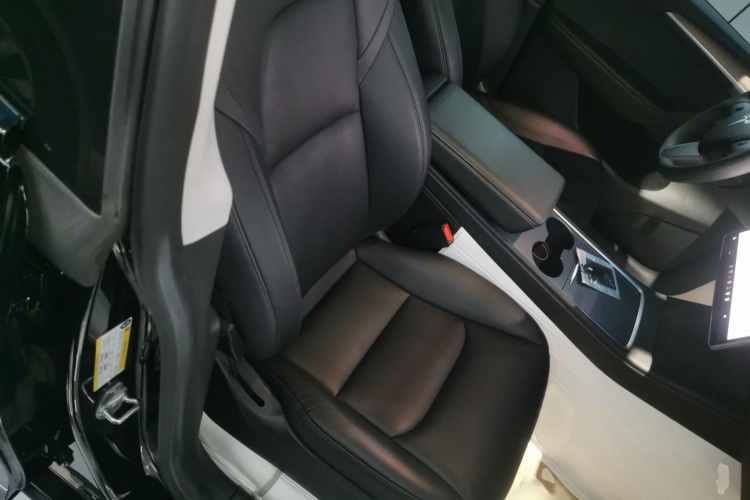 特斯拉 Model Y 2022款 改款 长续航全轮驱动版局部细节41