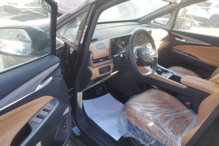 上汽大通MAXUS 大通G50插电混动 2025款 领航版中控内饰7004