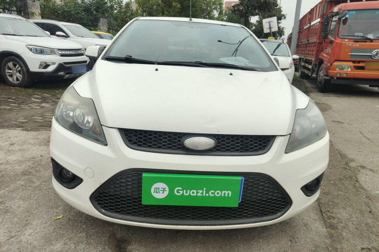 福特 福克斯 2013款 两厢经典 1.8L 手动百万纪念版车身外观2