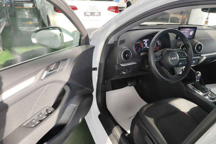 奥迪A3 2020款 Limousine 35 TFSI 进取型 国VI中控内饰7003