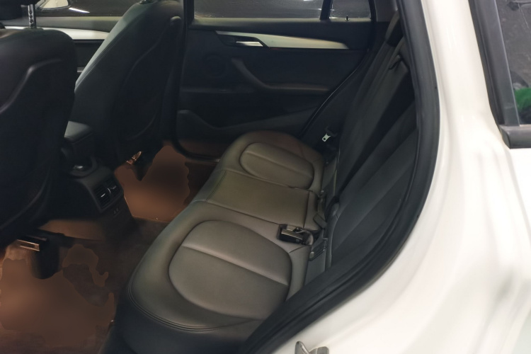 宝马X1 2019款 sDrive18Li 时尚型中控内饰21