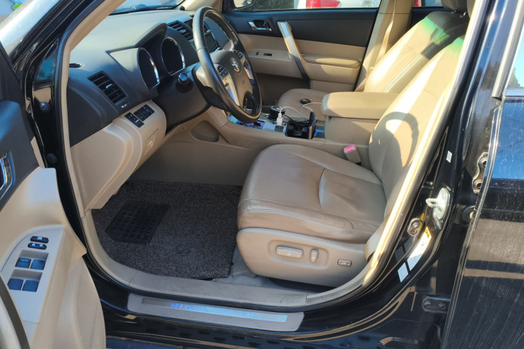 丰田 汉兰达 2012款 2.7L 两驱7座豪华版中控内饰19