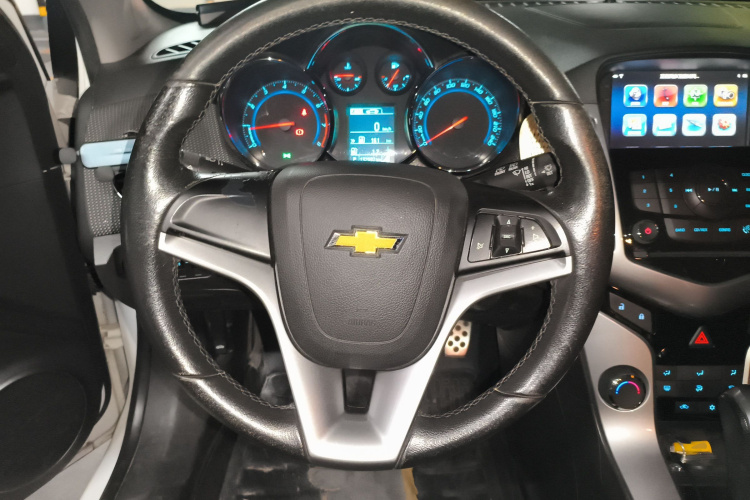 雪佛兰 科鲁兹 2013款 掀背 1.6T 自动旗舰型中控内饰13