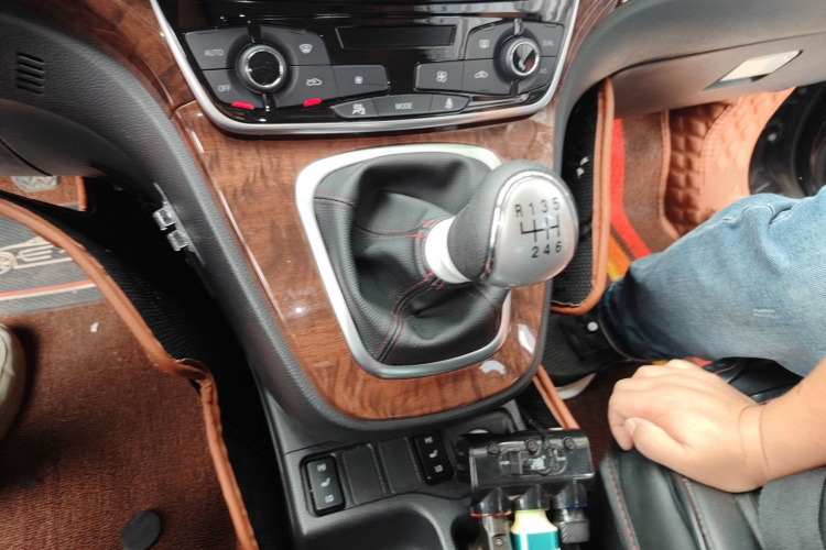 哈弗H6 2015款 改款 运动版 1.5T 手动两驱精英型局部细节18